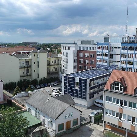 Ferienwohnung Center Piac Aparman Debrecen Exterior foto