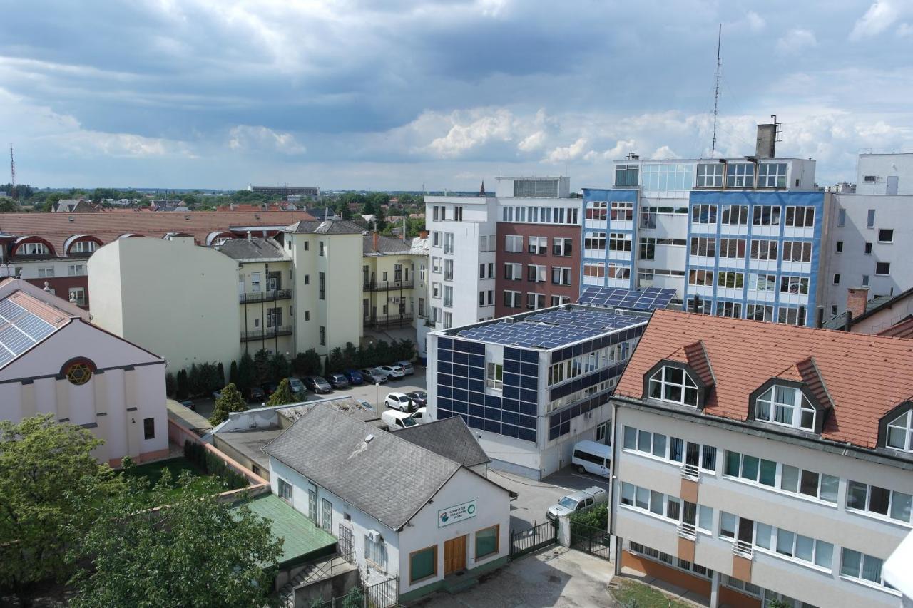 Ferienwohnung Center Piac Aparman Debrecen Exterior foto