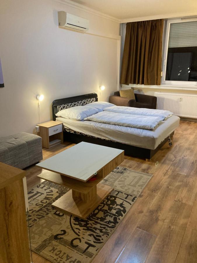 Ferienwohnung Center Piac Aparman Debrecen Exterior foto